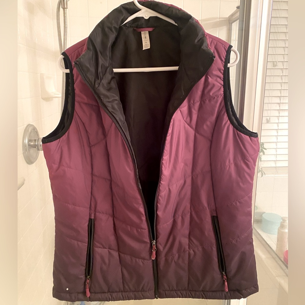 Ideology Women’s Vest. XL Burgundy fade to black